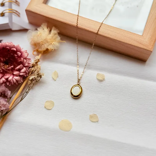Gold_Round_Marble_Anti_Tarnish_Locket